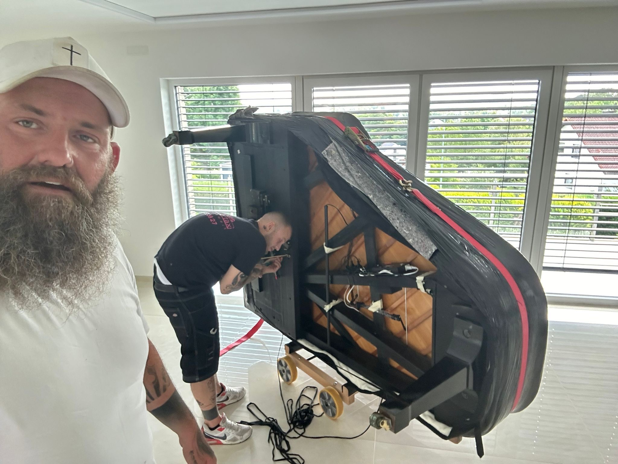 Klaviertransport in Herzogenaurach – sicherer Transport eines Klaviers durch Lockeres Klaviertaxi. Klaviertransport in Stuttgart.